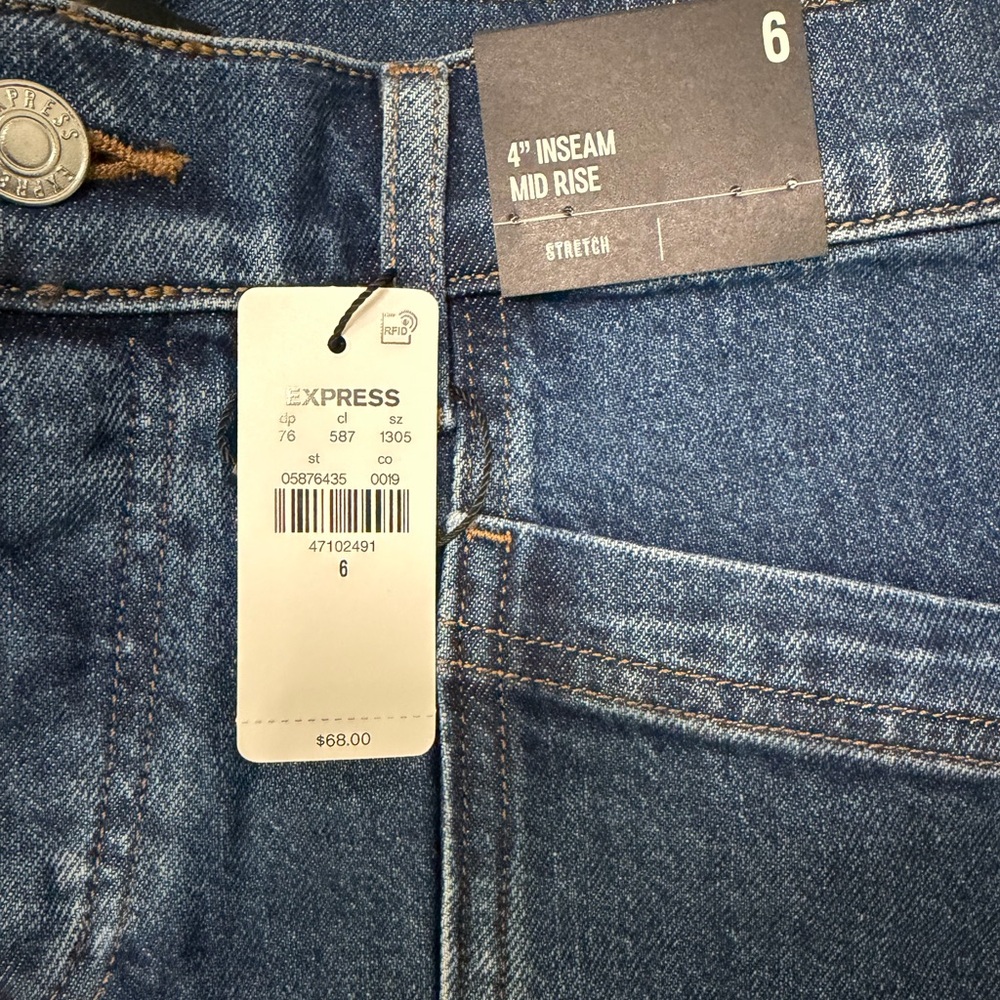 Express Shorts - Picture 4 of 4